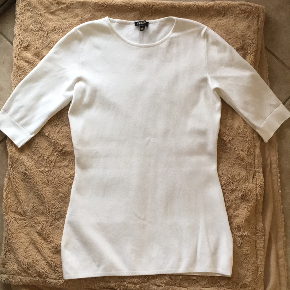 Escada off-white 3/4 top